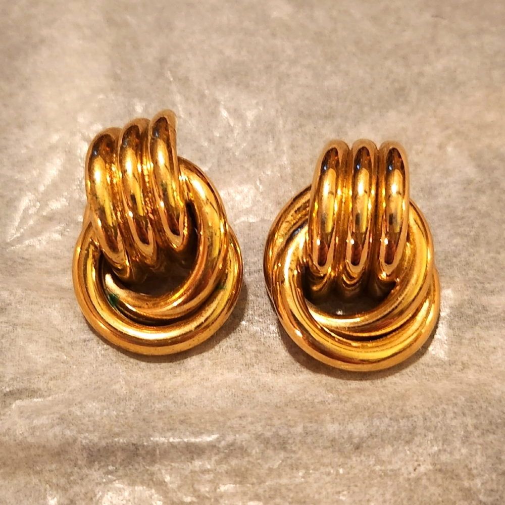 VINTAGE Love Knot Gold Tone Earring  . 34" X 1 1/4"
